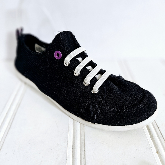 vionic black tennis shoes